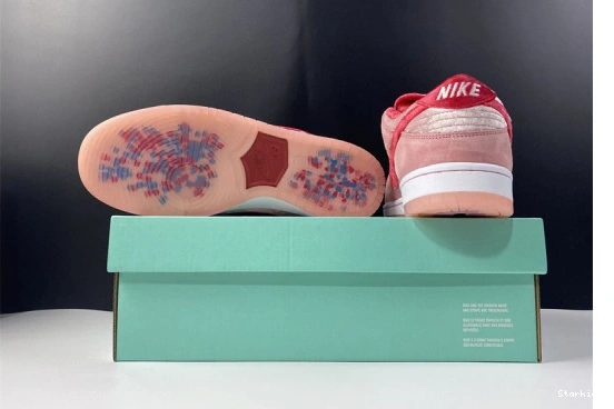 Dunk  CT2552-800 Nike SB StrangeLove Skateboards Low 0727